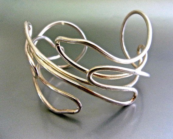 renaissancefai's tweet photo. https://t.co/3xD4fIvhLM
#bracelet #cuff #sterlingsilver #modernist #abstract #wirecuff #vintage #artisan https://t.co/kQSwOo6PNI