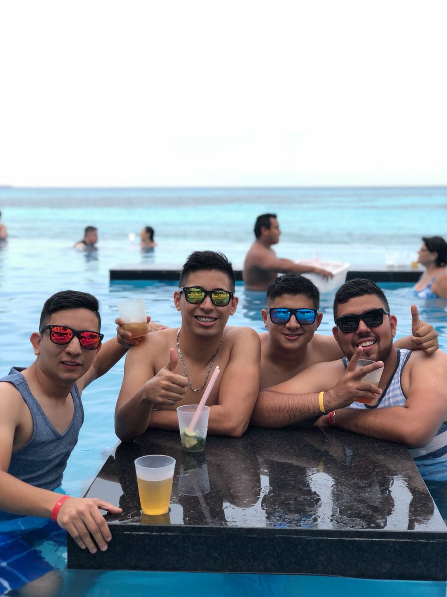 obeedvazquez's tweet photo. Despues de esto vi todo diferente este año estuvo lleno de todo de tristesas felicidad de todo un poco, pero nunca rajar! 🌟🌟🌟🐯🌟🌟🌟en tu cara! https://t.co/n366Sg6bw0