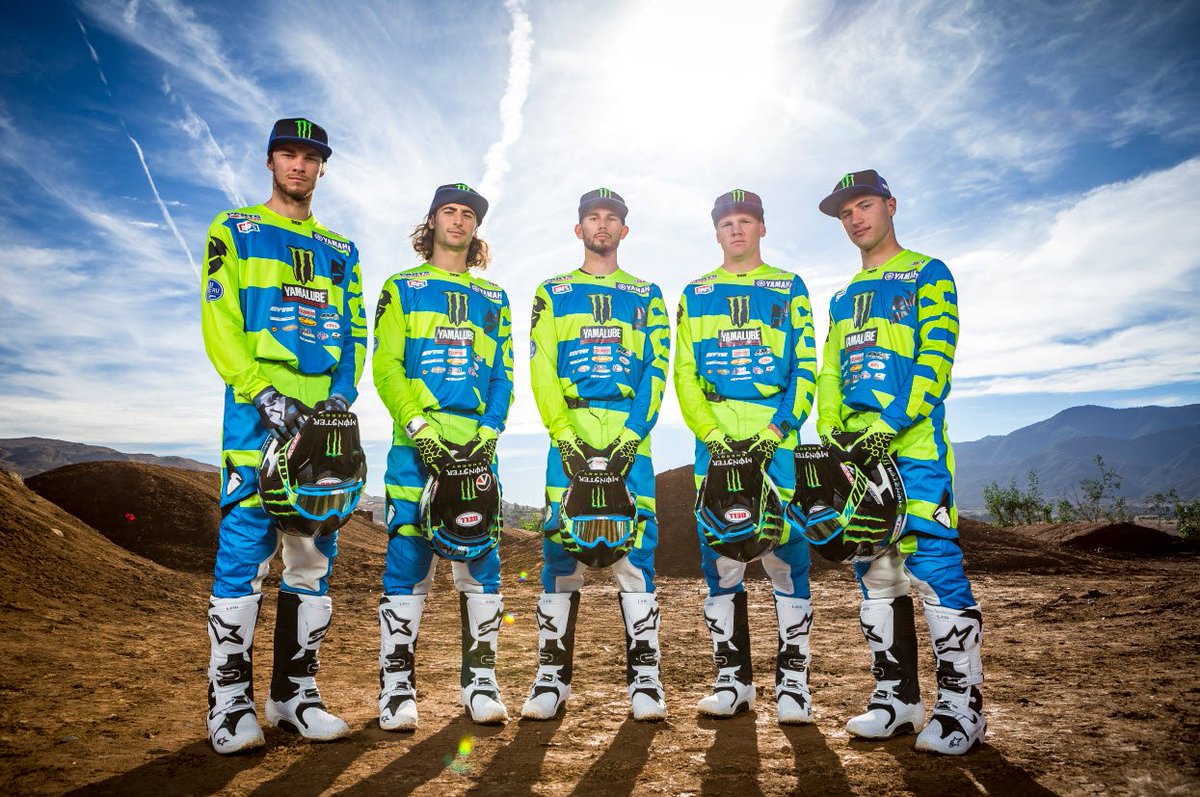 YamalubeUSA's tweet photo. Squad goals. 🙌🏻 @StarYamahaMX  #yamaha #yamalube #supercrosslive https://t.co/kHu67XRSe9