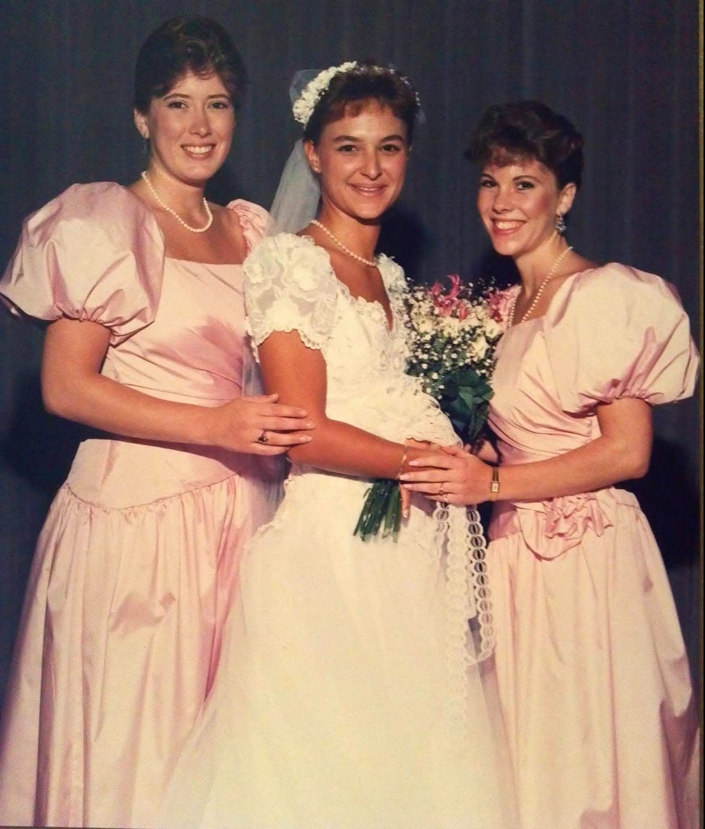 AverageJoeMama's tweet photo. Who wore it better???

My wedding, circa 1987. 

#thosesleeves #dress #HappyNewYear2018 https://t.co/eNEyzKnub7