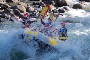 ReoRafting's tweet photo. Coming into #2018 with a big splash! #reorafting #explorebc #adventure #yoga https://t.co/B6dlGw3sHo