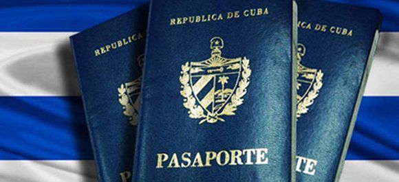 JoseCarlosRguez's tweet photo. #1enero2018: entran en vigor 4 medidas migratorias anunciadas el #28oct2017 x el canciller #BrunoRguez. Dan continuidad a las acciones d #Cuba para fortalecer las relaciones con su emigración. @cubadebate @JoseCarlosRguez @CGCuba_Milan @EmbaCuba_Italia https://t.co/PCDnHP82GF https://t.co/m8wNNsTV65