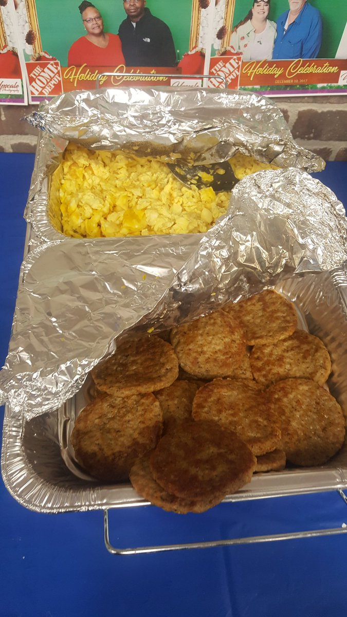 Munchie1173's tweet photo. New Year's breakfast .. #Store0122 #WeEat https://t.co/3r7SYheOTH