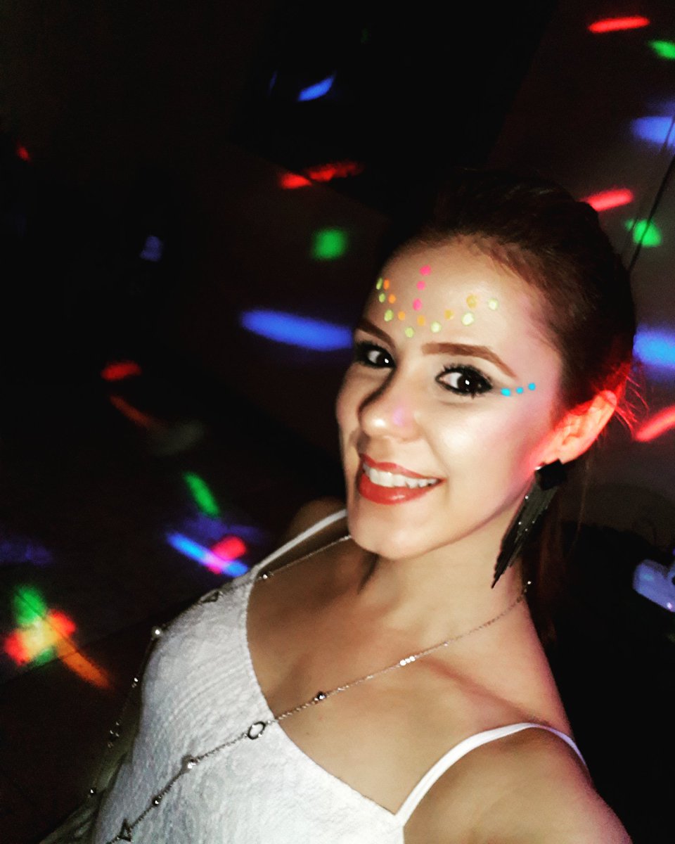 JuMBretas's tweet photo. New 2018!! Paz... amor... harmonia... felicidade a todos!! #newyear https://t.co/YxX5YlHpDO