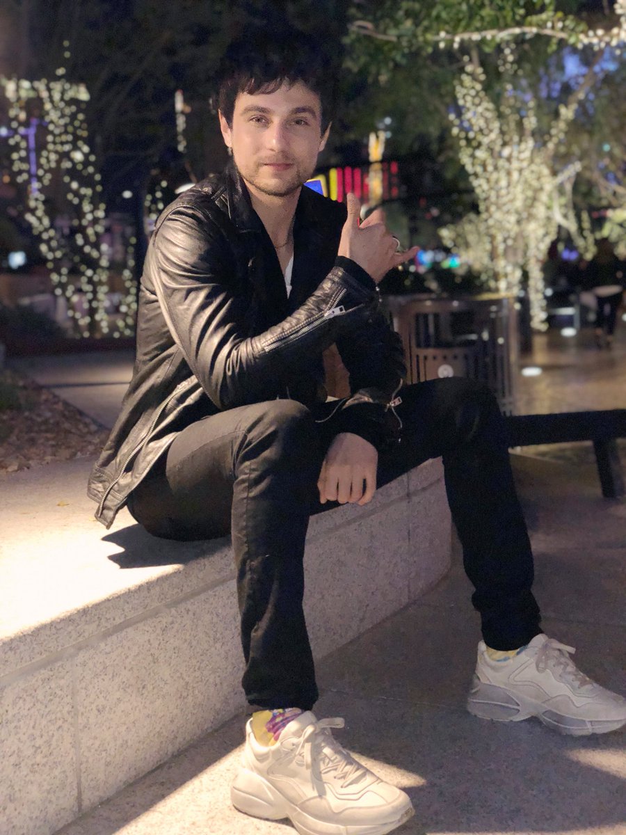 hugorodriguezok's tweet photo. FELIZ 2018 🎉🎆 https://t.co/yClNM2aAxq