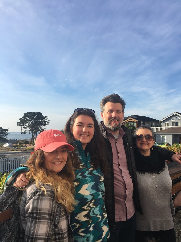 buckeyemon's tweet photo. Kickin’ off 2018 w/my squad! #winterbreak17 #californialove https://t.co/gIWsHSPNDi