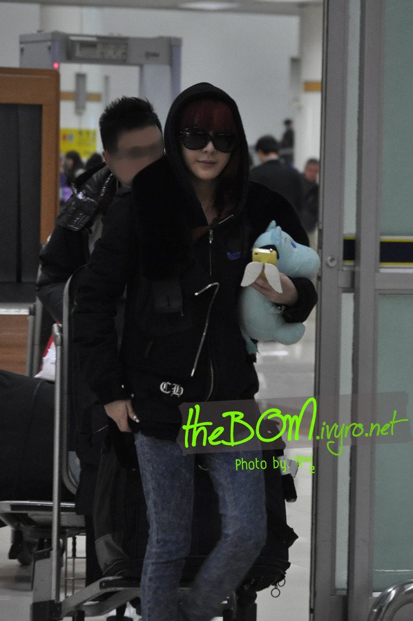2NE1THROWBACK's tweet photo. 120101 - Park Bom arrives from Japan https://t.co/1BqnYTlfso