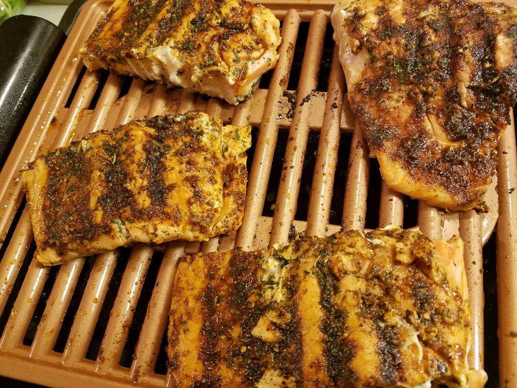 HarrietvWallace's tweet image. Just gave my new indoor grill a spin. Instead of my fav lemon pepper, went for a smoked chipotle rub on my salmon. YES JESUS! Too bad I'm not eating meat right now😩.  #JesusFixIt @scwallace615