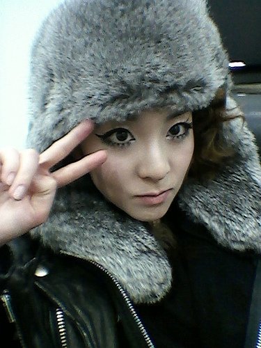 2NE1THROWBACK's tweet photo. 110101 - Dara on Me2Day: "Yoohoo! Happy New Year~!!! ^.^ Greeting the new year today with a lot of senior and junior singers! Here’s to everyone being happy and healthy! Sleep well! Good night! ^.^" https://t.co/aJvs9S88VW