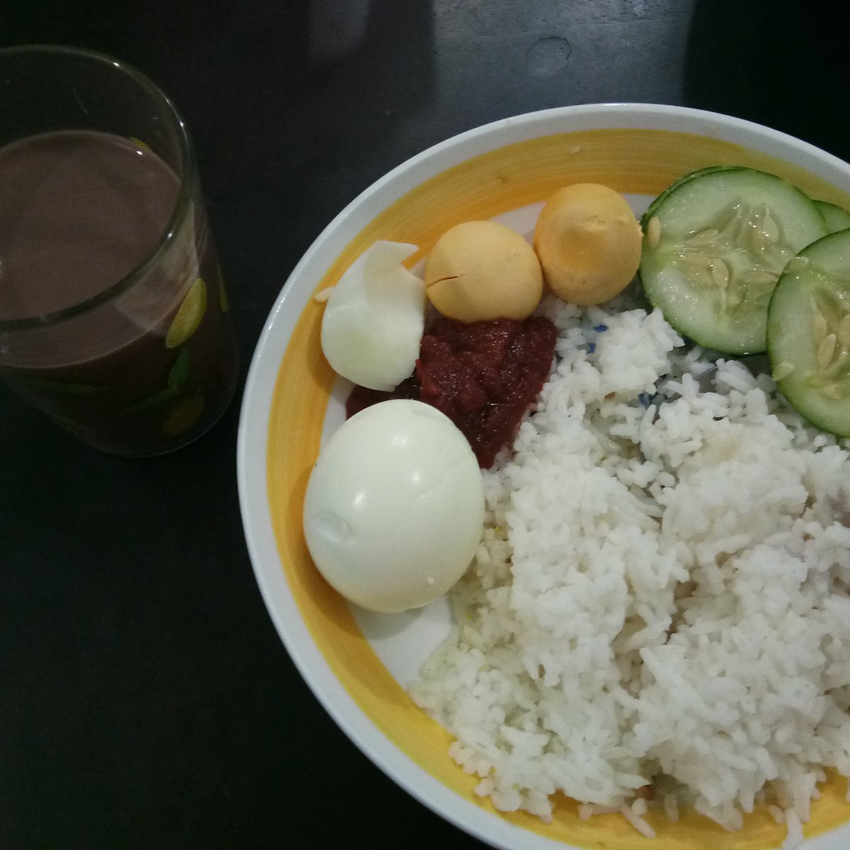 CeritaIta's tweet photo. jemput sarap! *orang johor cakap sarapan tu sarap.. bukan sampah sarap ya 😅

#breakfast #homemade #nasilemak #malaysianfood #ceritaita #veterinarian #gctea #blogger #bloggerMY #influencer #parentingblogger #lifestyleblogger #mommyblogger #vivov5  #like4like
#lol #food https://t.co/KJbdEX4HjB