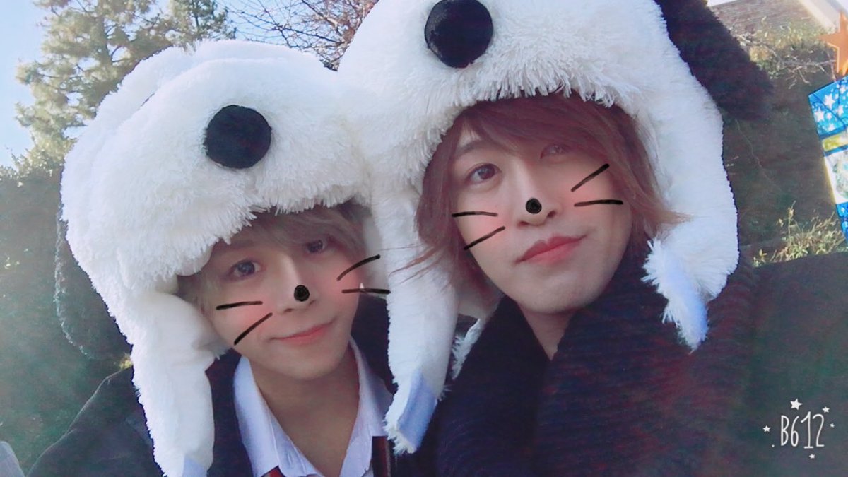 とゆことでユニバ✨

今年は戌年なので

みんなでイヌだよ🐶

そして翔太が個人Twitterはじめたみたいだよん✨
みんなよろしくね🎵
<a href="/TAIRA_SHOTA_XS/">平良 翔太</a>
