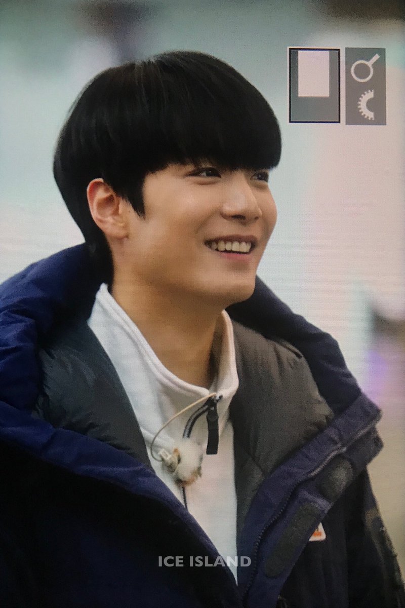 ICEISLANDJR's tweet photo. 180102 ICN #NUEST_W #JR #김종현 https://t.co/NQFGoXrlXJ