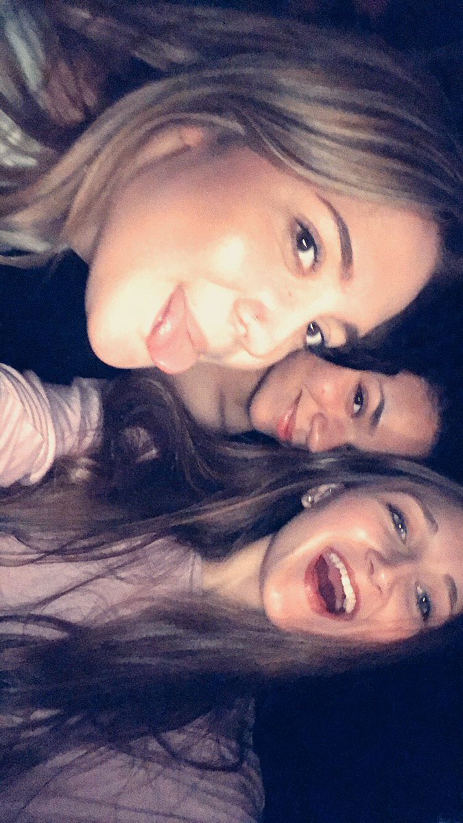johnstonriley1's tweet photo. HAPPY BIRTHDAY KINZIE!!! So happy I got to celebrate with you! Hope you're day was the best ILY🎉💥💓@KinzieArevalo https://t.co/e9Q98HuiVc