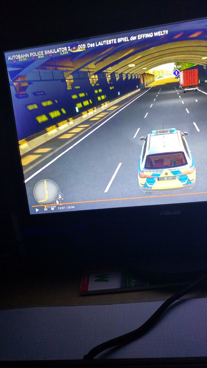 LamaStyl3r's tweet photo. @Gronkh Bester Mann ! :^) #AutobahnPoliceSimulator https://t.co/aknEEHRNLf