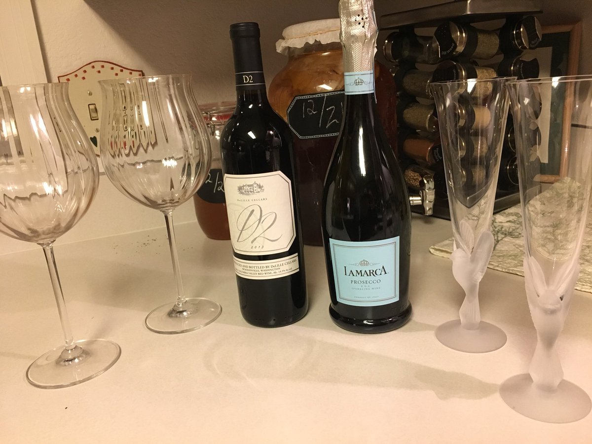 vintagetweets's tweet photo. Our lineup tonight for New Years night is Larmaca Prosecco and then our favorite blend ever, D2 from @DeLILLECELLARS to go with tenderloin in our #BigAssGlasses (thanks @garyvee!). #PerfectStartTo2018 https://t.co/qjb83agofa