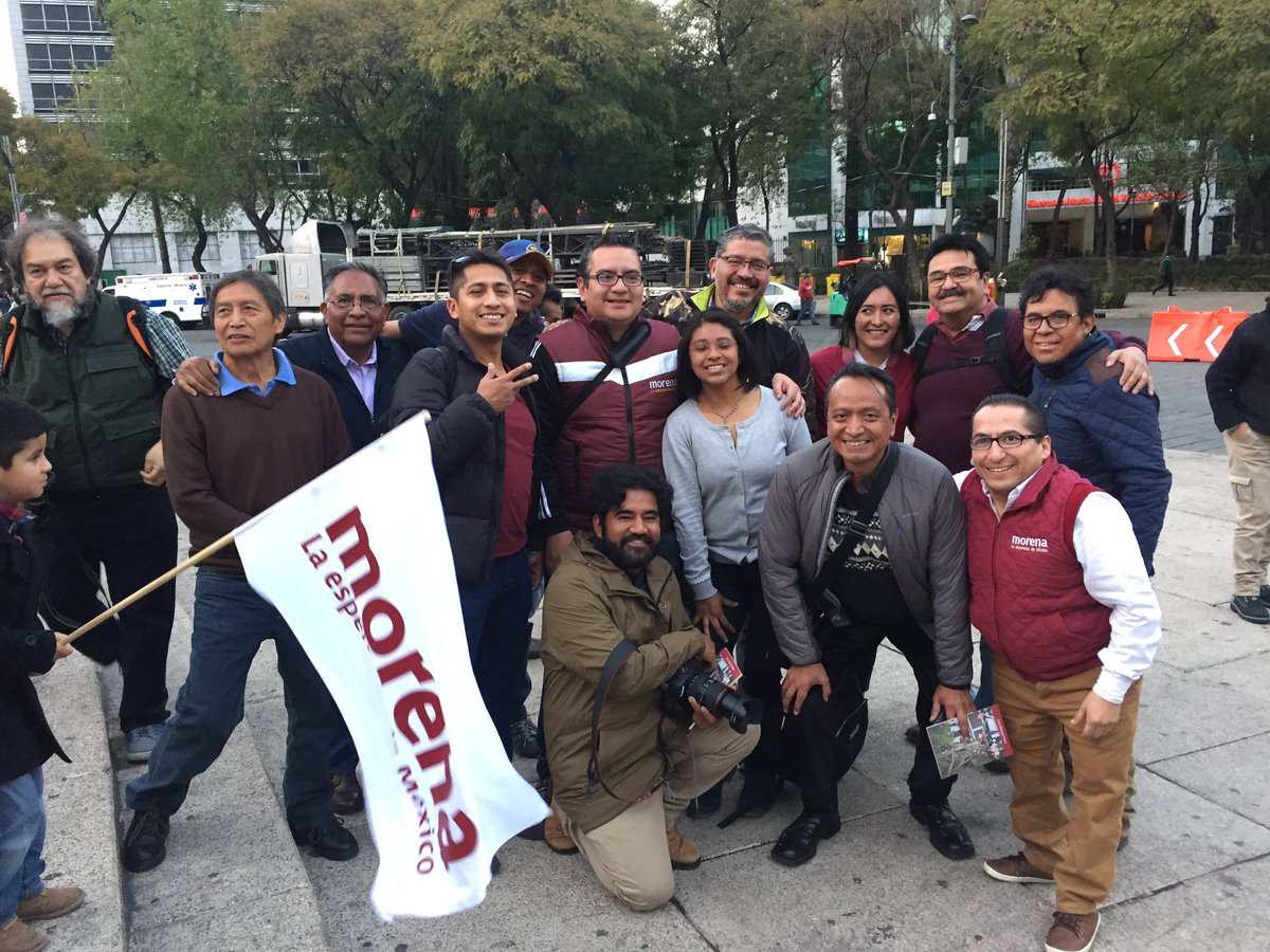 agustingc2012's tweet image. Iniciamos el año con los compañeros de #FlorYcanto en el Ángel. 
Fue un gusto para Alejandra y para mí, compartir con ellos. 
Lo más importante es que ya saben quién, gane en julio y despache en diciembre desde Palacio Nacional.  
#MorenaVa