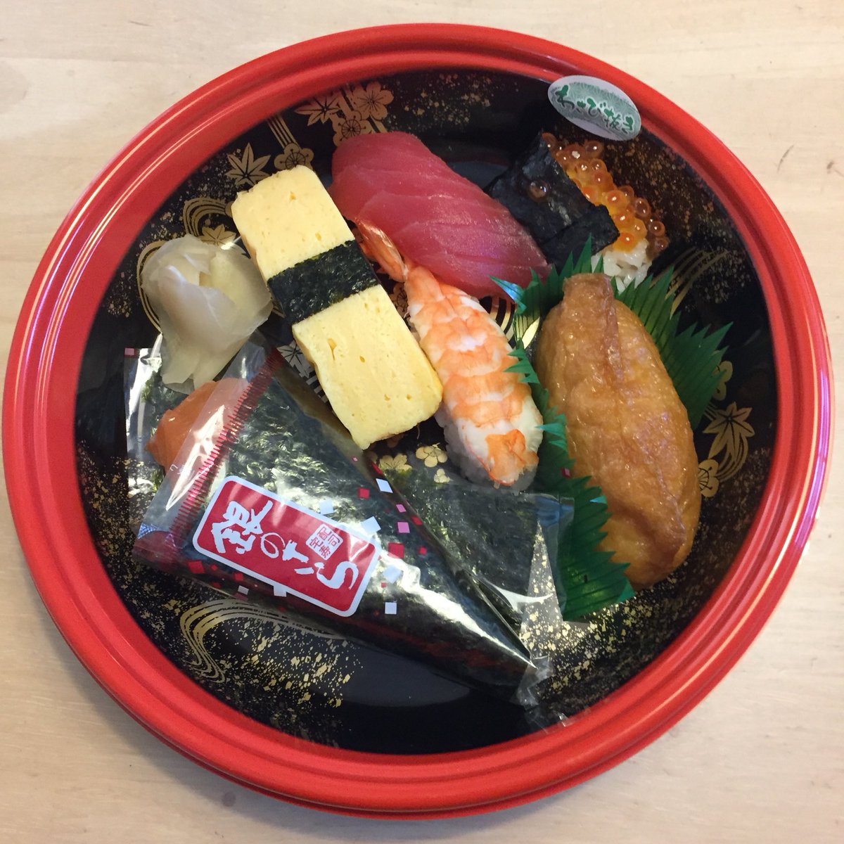 Sushi. 寿司🍣 #寿司 #鮨 #すし #正月 #新年 #日本 #1月2日 #美味しい #グルメ #2018年 #年始 #明けましておめでとうございます #sushi #newyear #happynewyear #delicious #2018 #January2nd #lecker #neuesjahr #Jahr2018 #jahresanfang #januar #昼食 #gourmet #NewYearHoliday #mittagessen