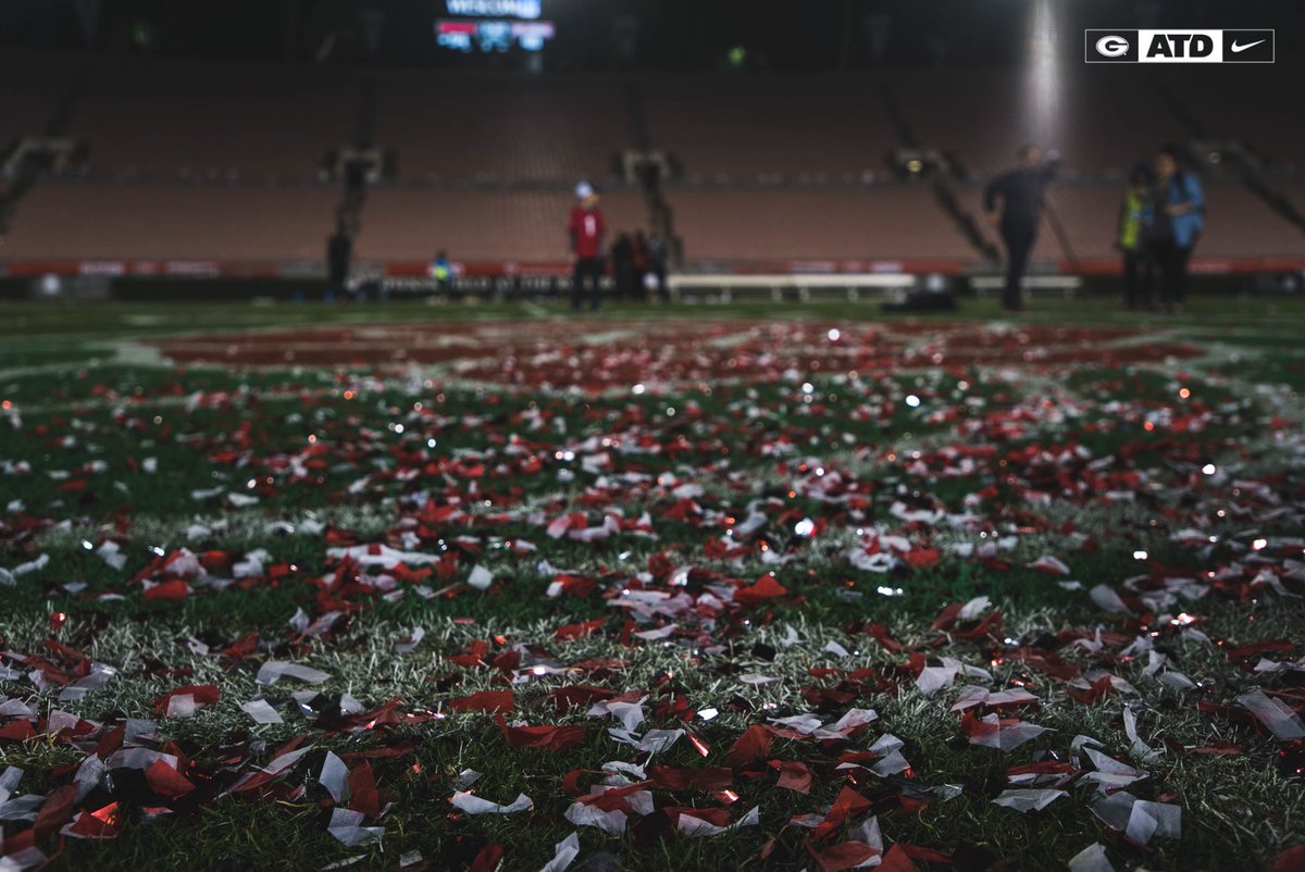 Roses are red &amp; black 🌹

#GoDawgs