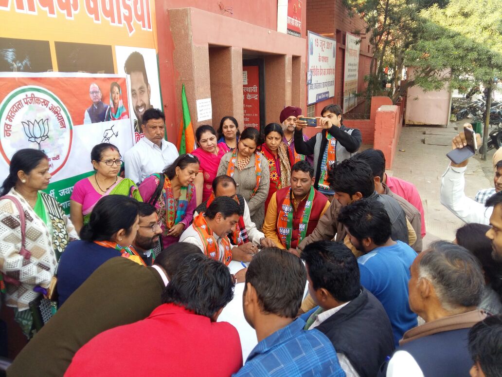Raj_NavMatdata's tweet photo. #IAmNewIndia @VasundharaBJP @AshokParnamiBJP @chshekharbjp @ashoksainibjym @BhajanlalBjp @Saroj4bjp @virendra79 @hirendrakaushik @ankitjainbjym नव मतदाता पंजीकरण अभियान । https://t.co/iQtop891of