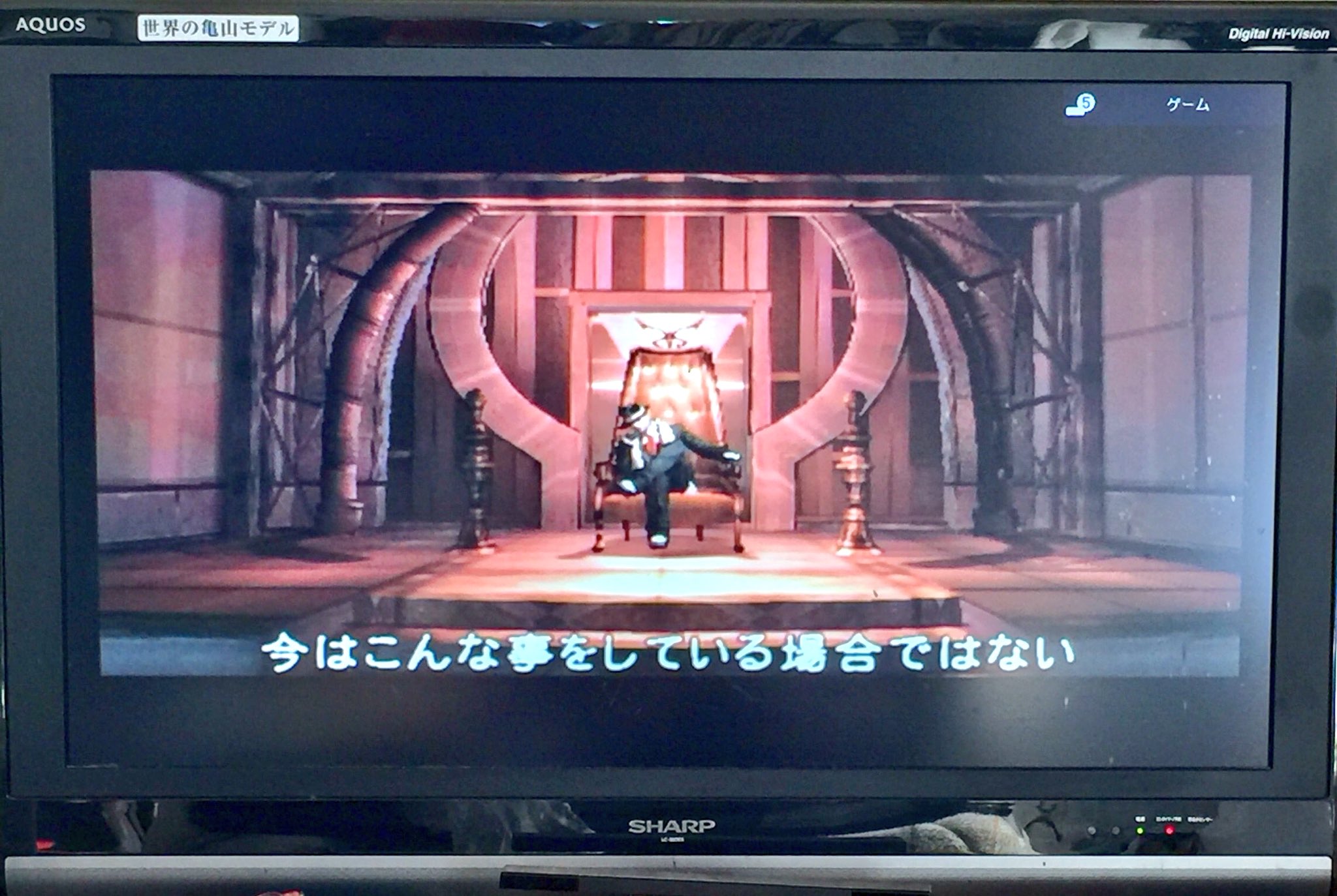 Non Ti Scordar Di Me Wiiのバイオ4を攻略中 2週目でコスチュームチェンジしてのプレイ レオンはギャンブラーで アシュリーは鎧を着ている 確かにこんな事をしている場合ではないw 先に進もう バイオハザード4 レオン アシュリー コスチューム