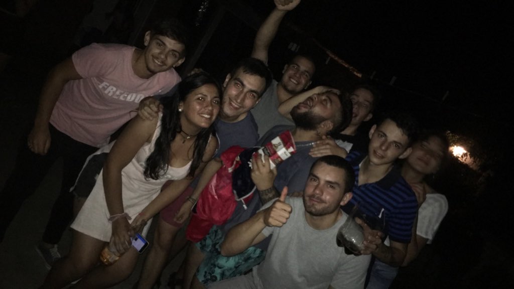 MathiSaravia's tweet photo. Viernes #maxifest 🍺 https://t.co/h3546vIzkw