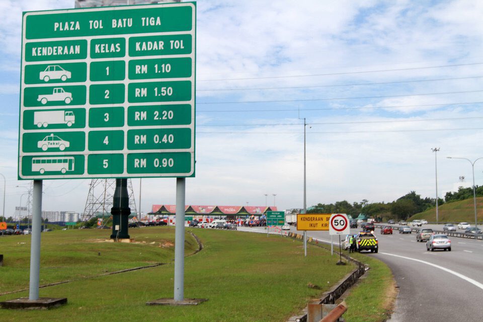 ApbmSelangor's tweet photo. Permulan tahun baru 2018 yang positif, berita baik utk warga Selangor terutamanya di Klang dan Shah Alam. Siapa dah lalu tanpa bayar tol? 🙋🏻‍♂️#BetterSelangor #MansuhTol https://t.co/Lk6RgqlV9m
