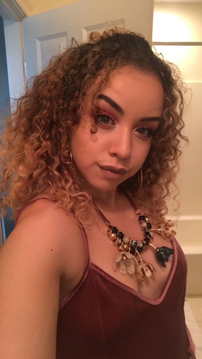 ChanellePoem's tweet image. Last niiiiight couldn’t even get an answer..