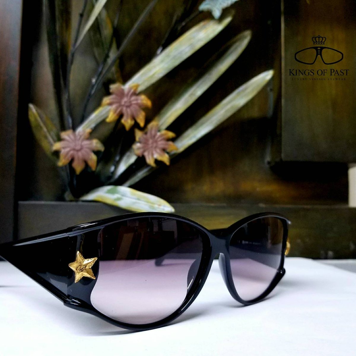 There’s always a glimmer in those who have been through the dark.
👑🕶👓🤓😎
KINGSOFPAST.COM
TORONTOBORN.COM

#kingsofpast #vintage #eyeglasses #sunglasses #torontoborn