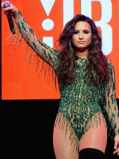 ifuwrefamous's tweet photo. 77. e para sua segunda/ultima performance? https://t.co/S6CpykI2Cu