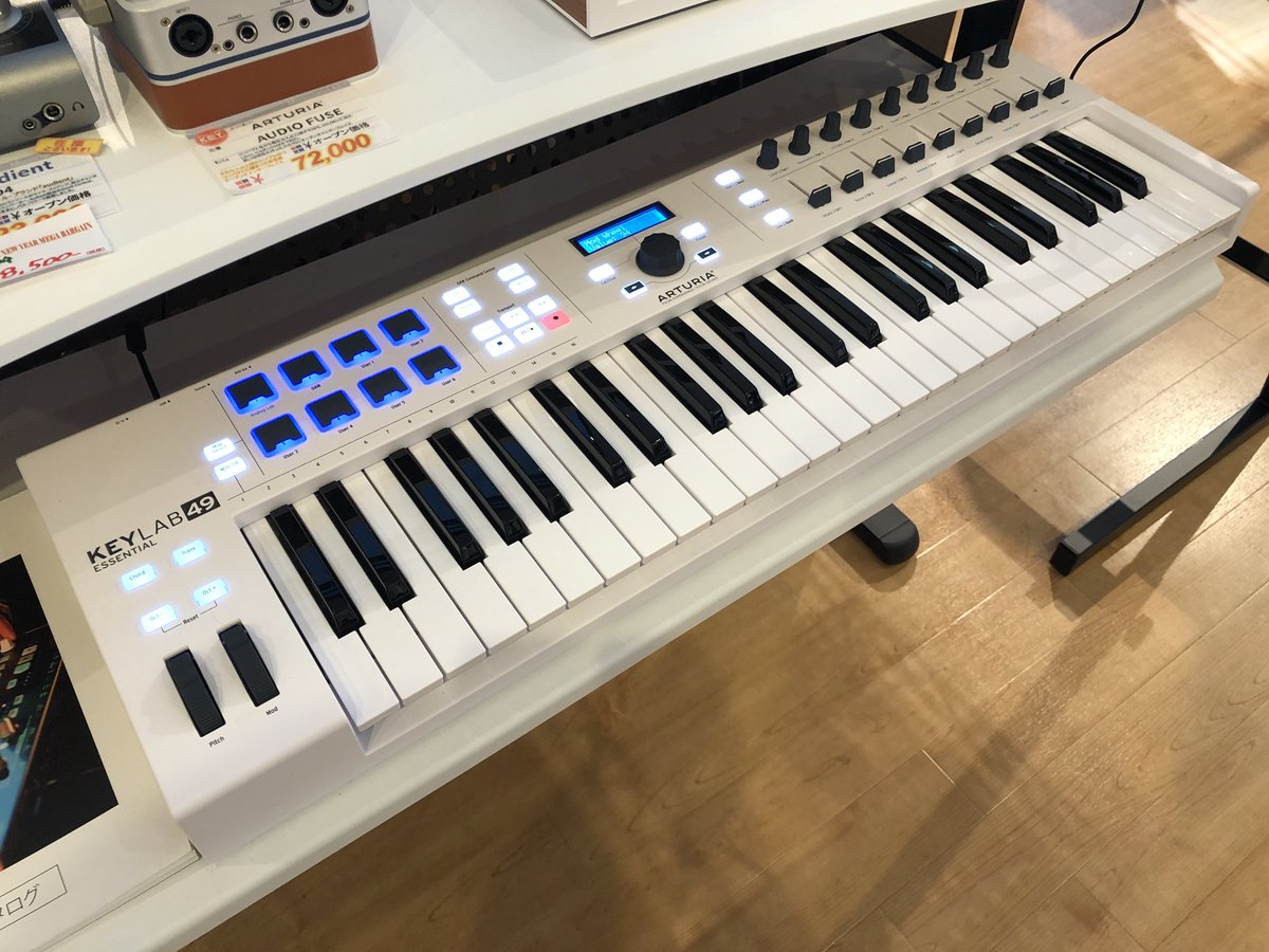 keyosaka_digi's tweet photo. ARTURIA KEY Lab Essential 49
店頭展示中!
反応の良いキーボードからスマートなコントロール性能のノブやフェーダーまで使い心地抜群です!(*´∀`*)
https://t.co/lTxSQhL5rx
#arturia #arturiakeylab https://t.co/T1ldNCCv9f