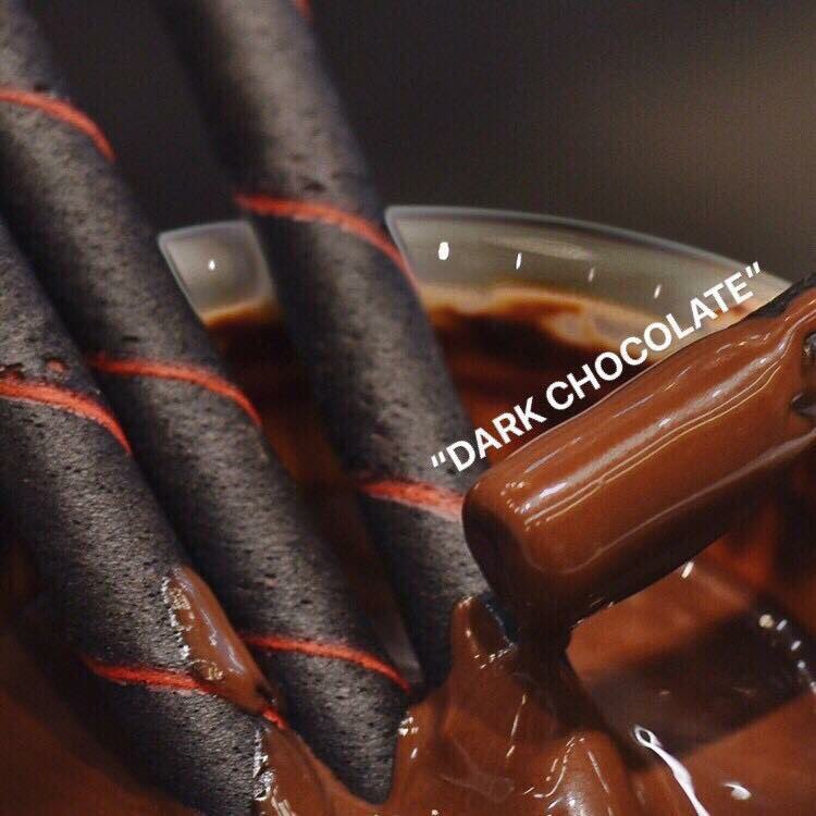 SaowaneeYam's tweet photo. เวเฟอร์สอดใส่ช็อกโกแลตเจ้มจ้นนน😍🍫 ห่อละ35บาทเองง https://t.co/wECsajILId