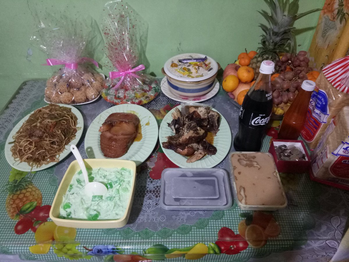 Paneng_o24's tweet photo. Happy New Year!!

Sana, swertihin na kame this year. More blessings sana kapalit ng swerte ko para sa family ko. Kahit para sa kanla na lng. https://t.co/CZtfq7XvPp