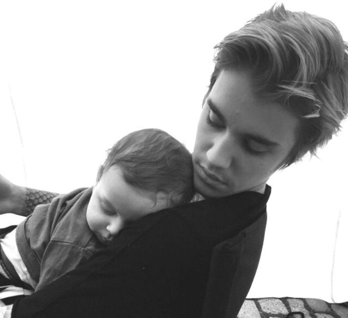biebahstuff's tweet image. Justin Bieber with babies appreciation tweet