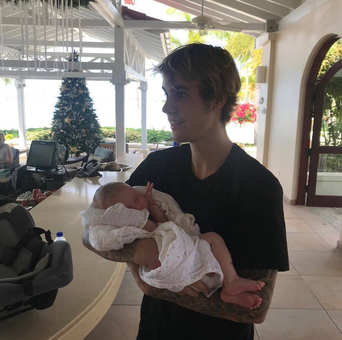 biebahstuff's tweet image. Justin Bieber with babies appreciation tweet