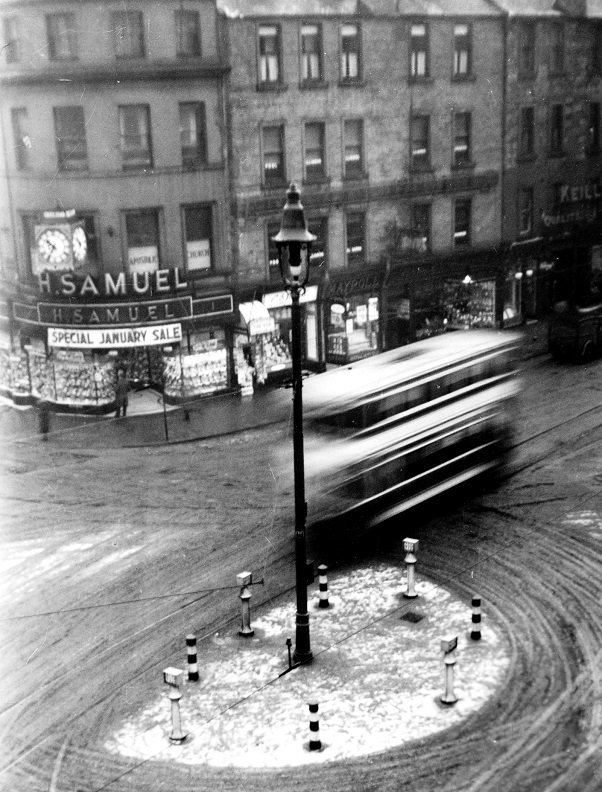 Are you hitting the January Sales today? Here's a photograph of the High Street from January 1938. Spot the Special January Sale at H Samuels. And there's just been a little dusting of snow. #Dundee #JanuarySale #Shopping #Retro #Archives <a href="/hsamueljeweller/">H.Samuel</a>