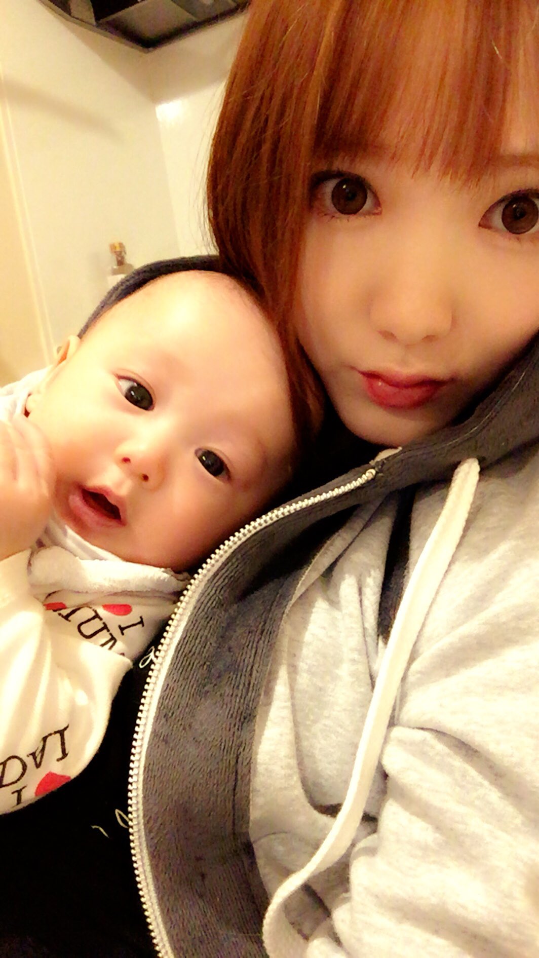 下田美咲 エッセイスト 最近息子の顔がまんまるで まんまるお顔のお月様 って呼んでる 赤ちゃん期かわいい どんどん私に顔が似てきている 表情も T Co Znhceydyiq Twitter