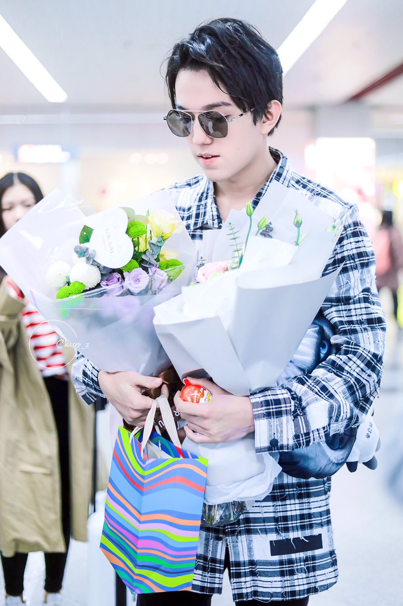Dimash_Chaser's tweet photo. 180101 FOC
@dimash_official 
#dimash #DQ #dears https://t.co/uwJFioMIRN