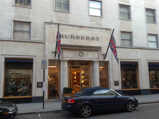 Good news for the #WestEnd as the #UK braces itself for record number of #tourists in 2018 - just in time for the #ElizabethLine launch at the end of the year! #Retail #BondStreet #OxfordStreet #RegentStreet bit.ly/2EzrI0f