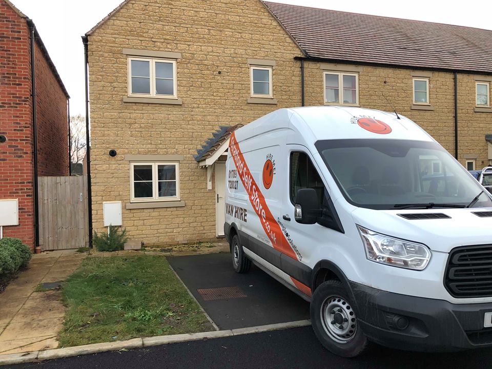 stratselfstore's tweet photo. Good luck to one of our customers moving house today - we offer both storage and van hire - @SUAHour @StratfordBForum  @PeterClarkeCo  @Hawkesford_Ltd @SheldonBKnight #Stratford #SUA #movinghouse #storafge #vanhire https://t.co/lKZGcAvzbF