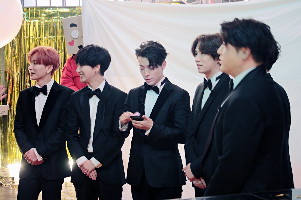 donghaefrance's tweet photo. [Meetmbcevery1 Naver Blog Update] 180102 With / Avec Super Junior ♡ https://t.co/v4DFUjyhEY