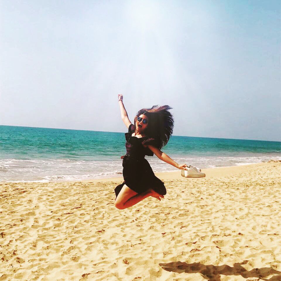 iRidhiDogra's tweet photo. Rise and shine, 
There is something so endearing about this sweet old phrase. 
As though we are all little suns, meant to shine our own unique light🌟

#prosperity #abundance #blessed 
#2018thankyou https://t.co/yvF2DJpdzZ