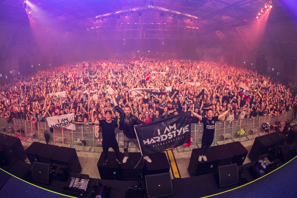 iamhardstyle's tweet photo. We can't wait to expand our I AM HARDSTYLE family together with you in 2018!

Let's make this a year to remember! ❤🙌 #IAMHARDSTYLE https://t.co/RFHSve1Eec