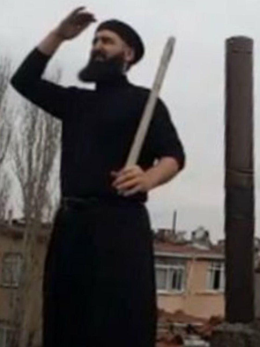 Tarihi ‘Payitaht Abdülhamit’ dizisinden öğrenip gerçekle dramatik kurguyu karıştırdığı için ocak ayında çatıda gelemeyecek Noel Babayı bekleyen milli ve yerli evladı-malımız😂😂