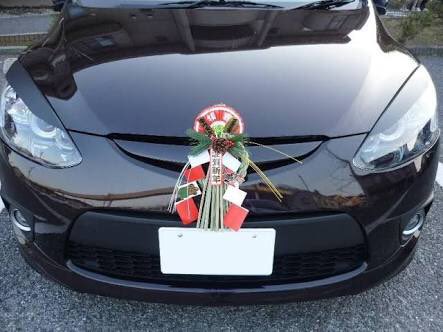 中田譲治 Twitter પર 以前は車にも正月飾りを付けているのをよく見掛けたけど 最近はあまり見なくなったね 色々と車に対する意識が変わったのだろう その昔はtvにさえ掛け布をしてたなぁ