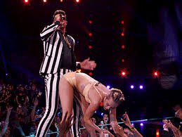 Emma__Deeley's tweet photo. Back to work...or if you're Miley Cyrus or from northern parts... back t'werk...#backtowork #notready #comedy #EMMAncipation #comedyrosegold https://t.co/Jf8BjMKH3D