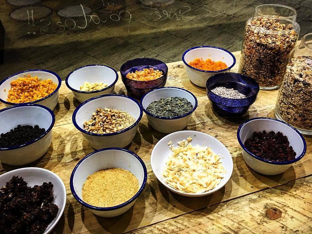 SpiersSalads's tweet photo. HAPPY NEW YEAR LONDON! 🎊🎉 indulged too much this holiday season? Come and treat your body to some nourishing porridge... 💪🏼 #happynewyear #cleansetime https://t.co/JickS0SjBO https://t.co/oT2TxRQk6M