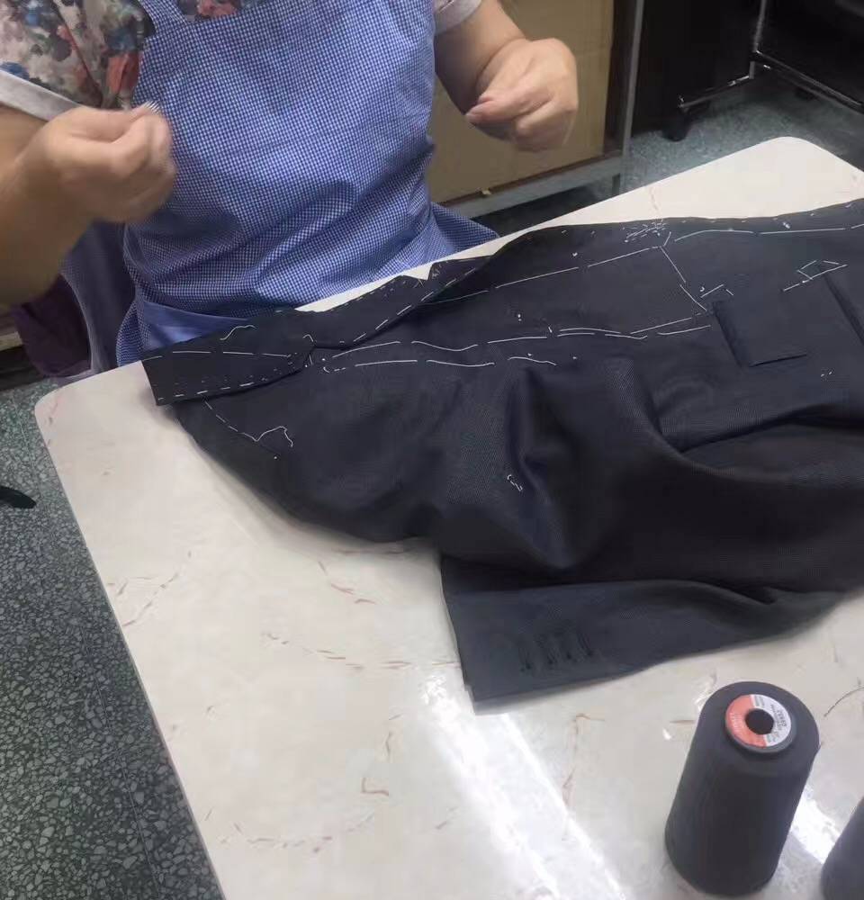 Col_Vert's tweet image. No holidays after the new year ! Keep on making wonderful tailor made suits ! 👔✂
#tailoring #tailormade # surmesure #costumesurmesure