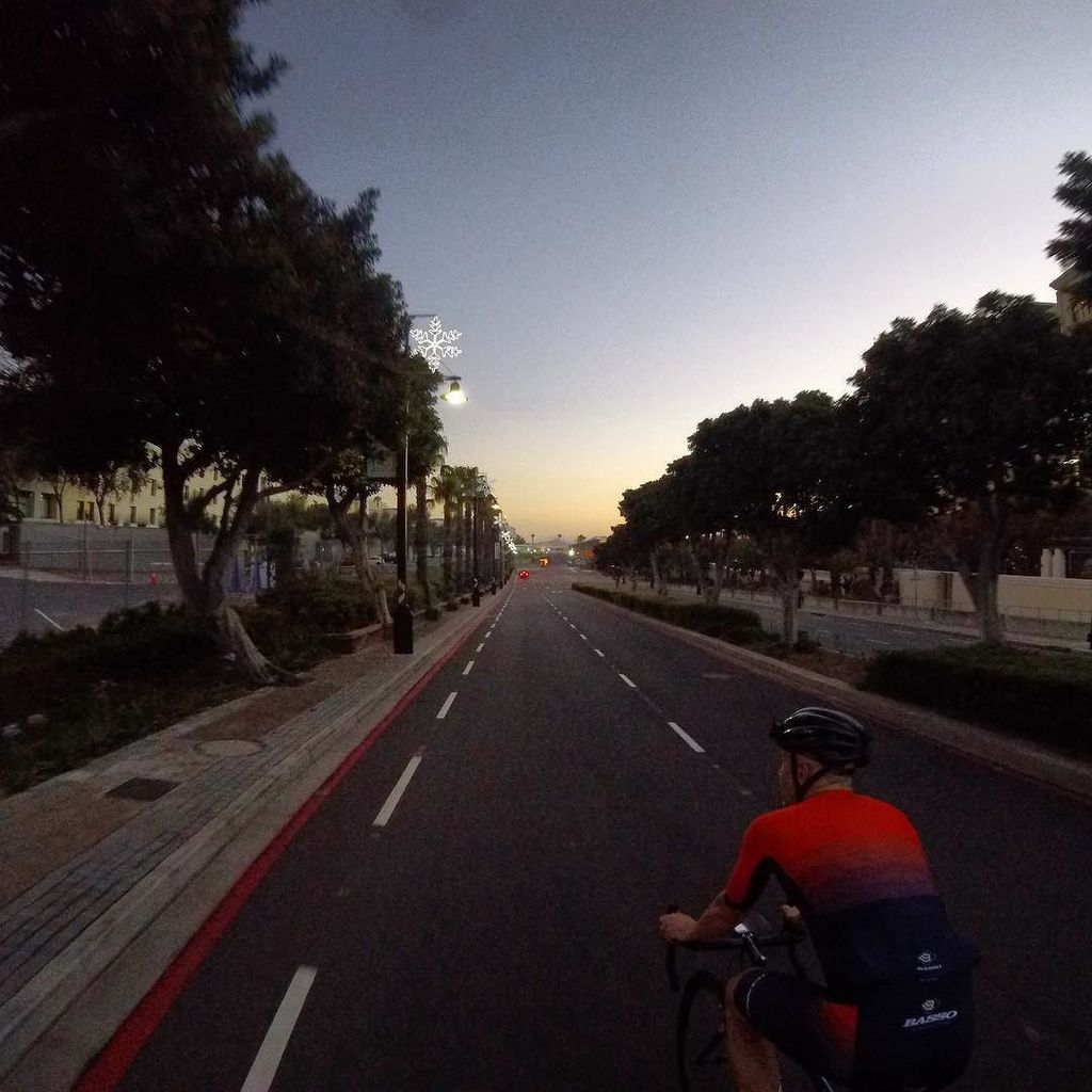wearebikemob's tweet photo. Back on the dawn patrol shift.
#EarnYourSunrise #CityLights #Dawn #BassoBikes #BassoXMaap #SunsetFade #Waterfront #MorningRoll #Wymtm #RideMoreThanYouDont #RoadsLikeThese https://t.co/jqzUsEn5nP https://t.co/YOcvtm4UEH