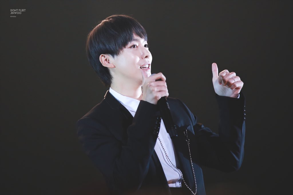 DontFlirtJINWOO's tweet photo. 171229 HQ #위너 #김진우 싸이콘 게스트
저 체인 위험하니까... https://t.co/8jBt6iH3Tg