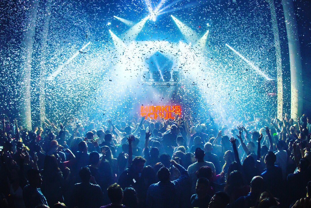 MarkusSchulz's tweet photo. #LosAngeles bringing in the new year 🎉🙌🏼 @AvalonHollywood  📸 @NAFTphotography https://t.co/Ow45mDd5pp